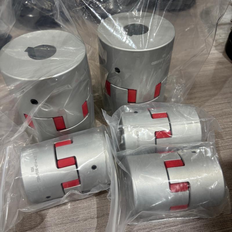 Tipo ajustado do parafuso da inserção da aranha do plutônio do acoplamento do eixo da maxila da liga de alumínio com rasgo de chaveta personalizado para robôs